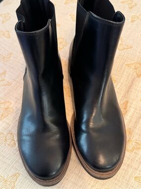 Esprit Sutton Women’s Black Leather Chelsea Ankle Boots, Zip, Lug Sole, US 8.5
